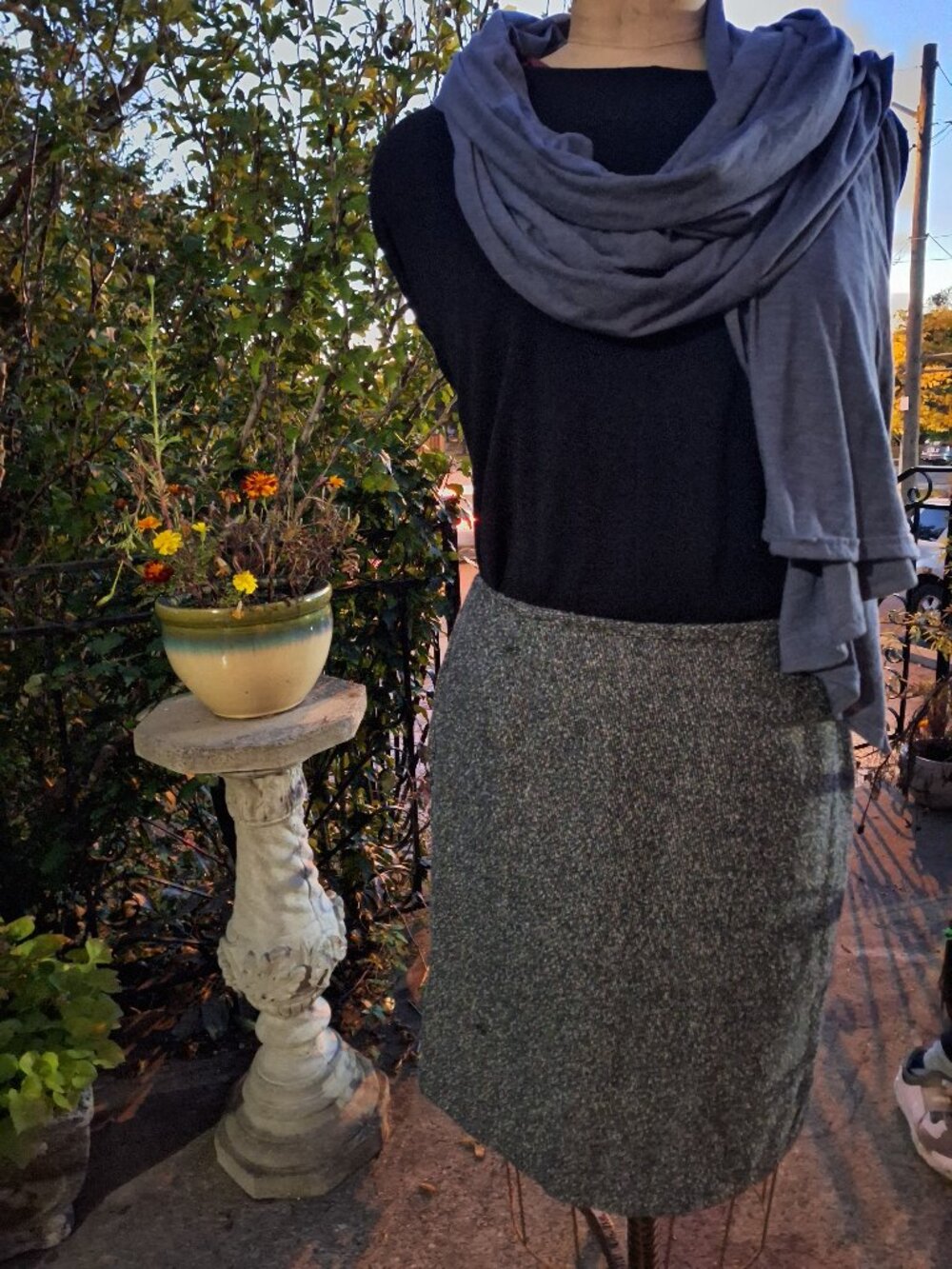 Textured Black White Grey Skirt 50% Rayon Made in Canada Size 15